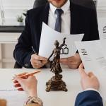 El régimen legal en la prestación de servicios profesionales de los abogados con los consumidores